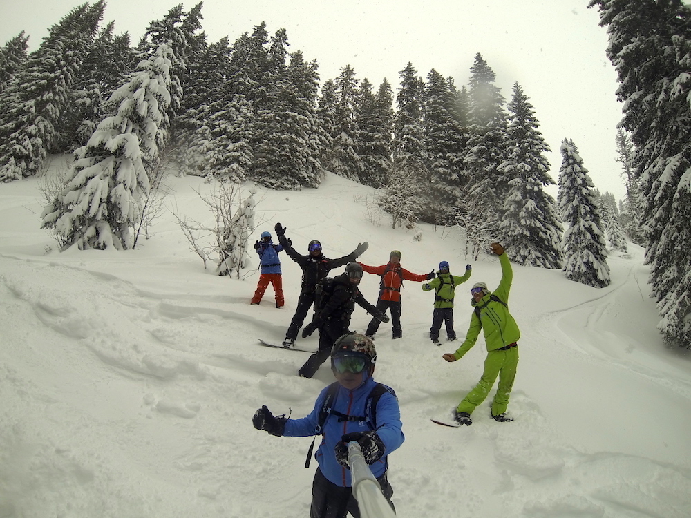 mint-snowboarding-backcountry-offpiste-group-alex-horton