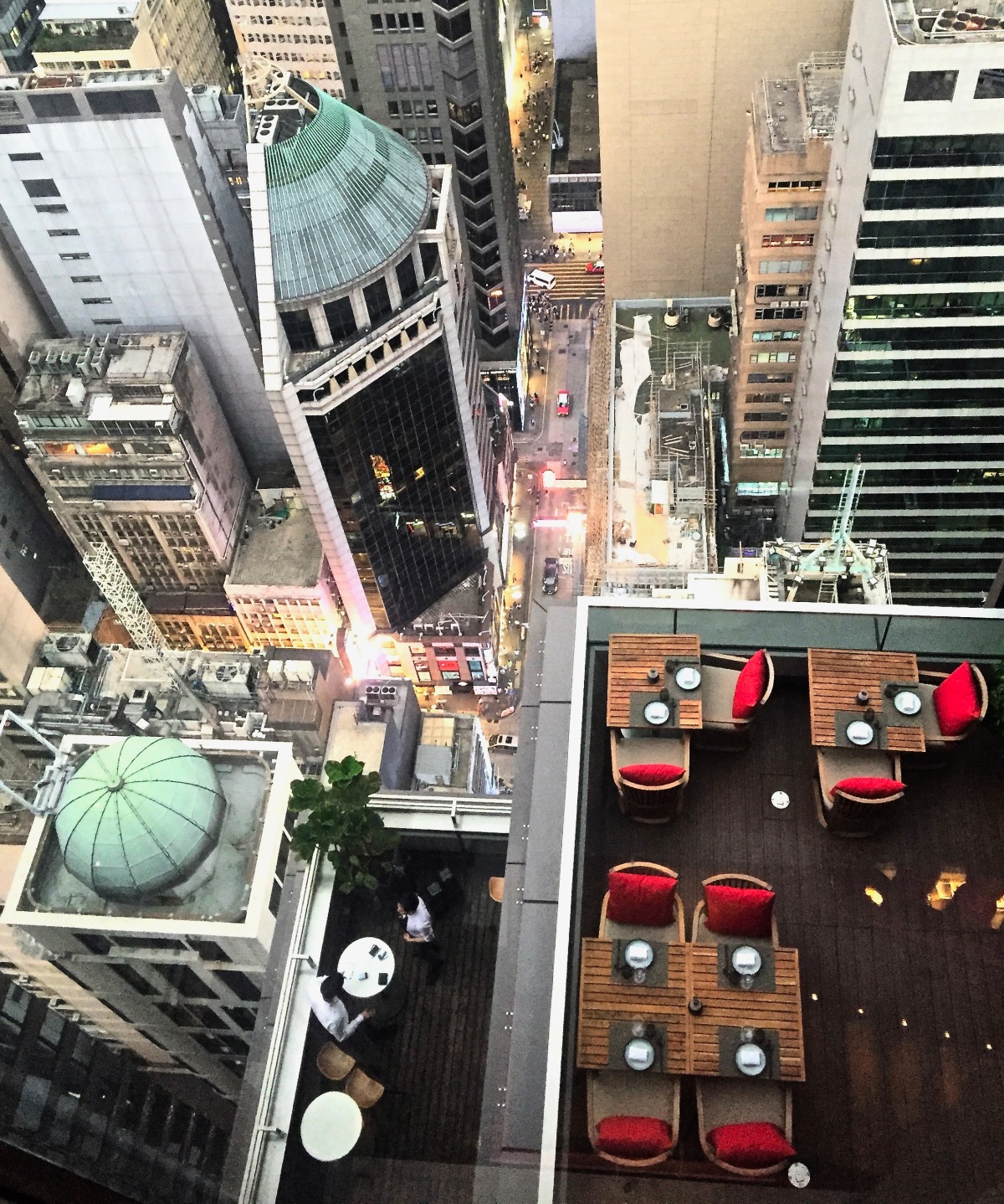 Hong-kong-highlights-roof-top-bar
