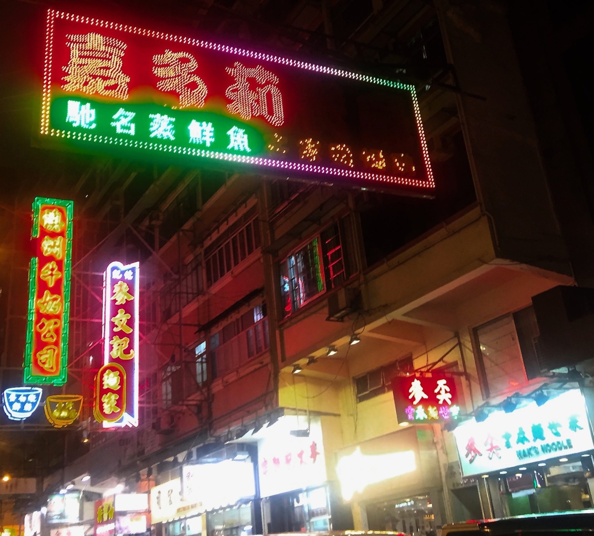 Hong-kong-highlights-neon-lights